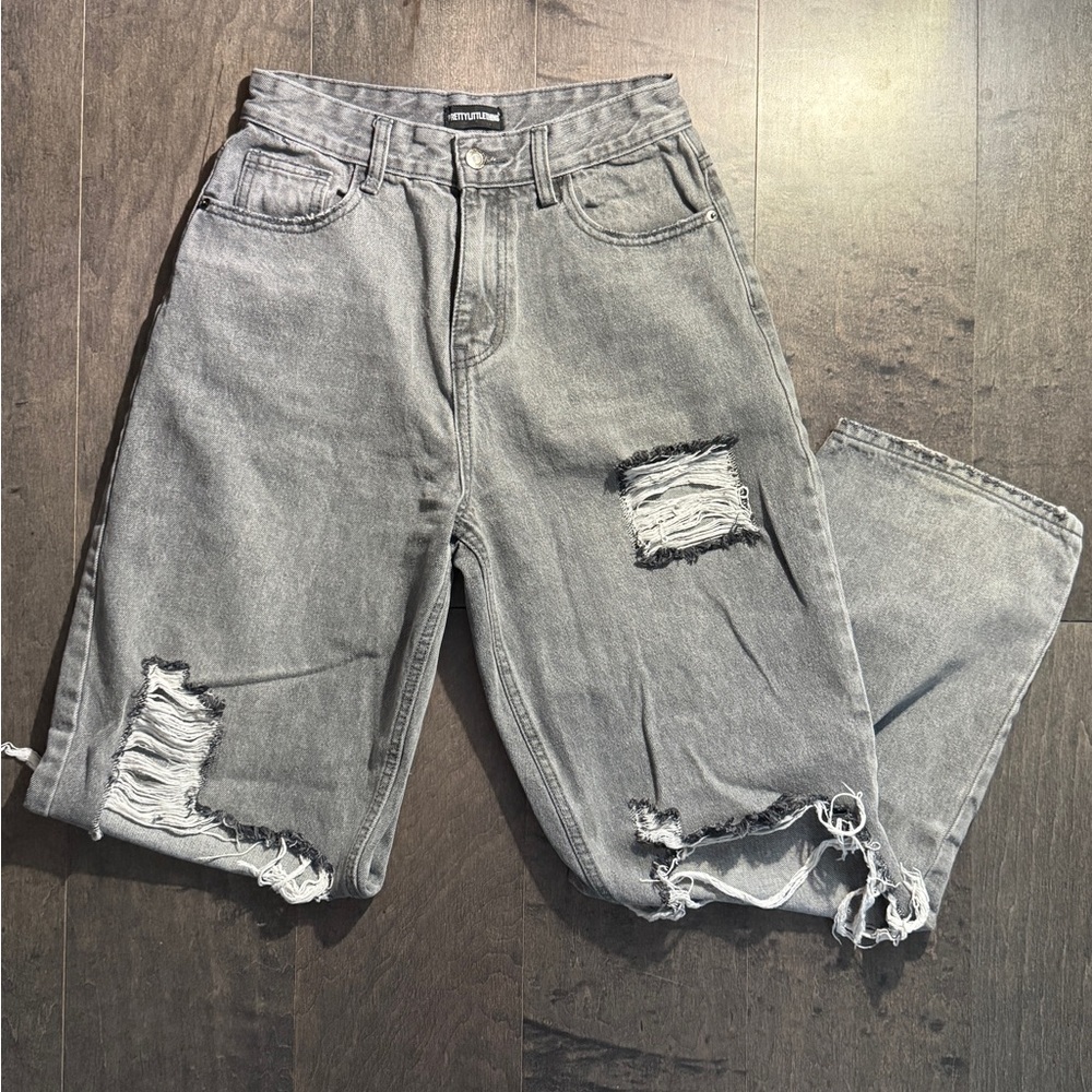 Pretty Little Thing Grey Ripped Jean